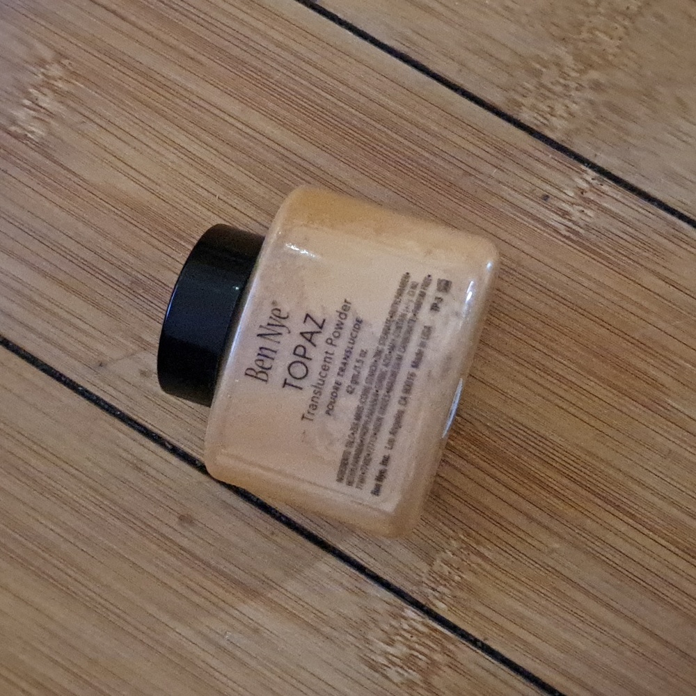 Ben Nye Translucent Powder - Picture 2 of 2
